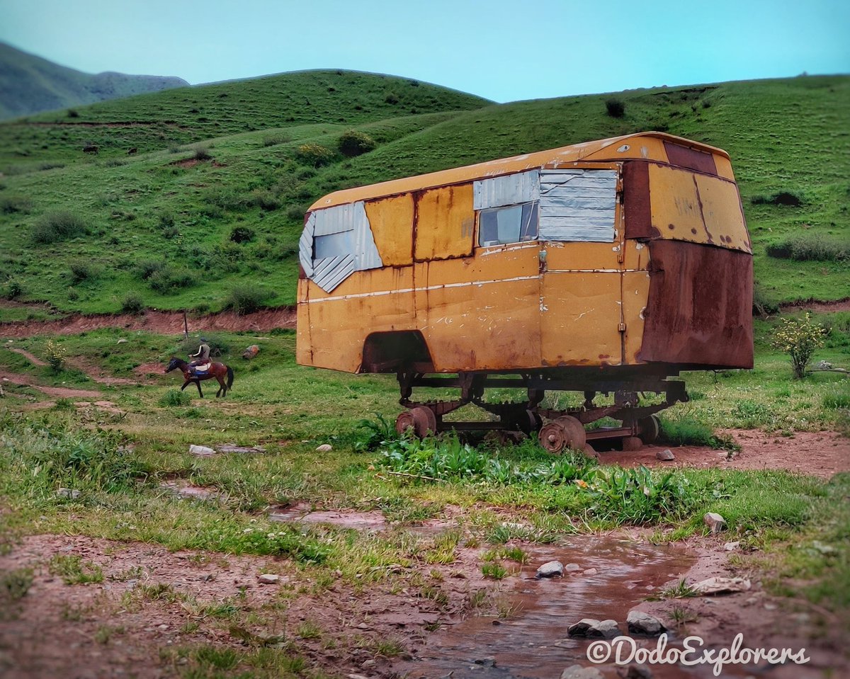 dodoexplorers's tweet photo. This "trailer" is right in the middle of a beautiful green valley where water streams flow everywhere and nomads ride their horses. There is such a peaceful atmosphere and fresh air, like you stepped in time capsule.
.
Follow 👉 @dodoexplorers for more
.
#hitchhiking #chunkurchak https://t.co/lopZCtWB8r