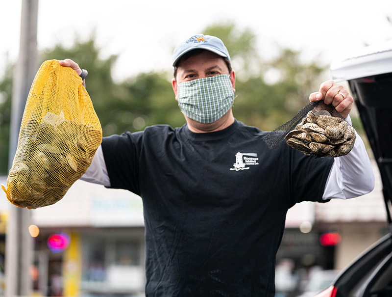 MDSeaGrant's tweet photo. “We’re used to rolling with the punches. This is another thing to roll with, and we’ve pivoted and rolled with it pretty fast.”
How are #Maryland #seafood purveyors working more directly with customers? Our new blog post takes a look > https://t.co/cgp9rKnoDZ https://t.co/ZQVwFHUvyh