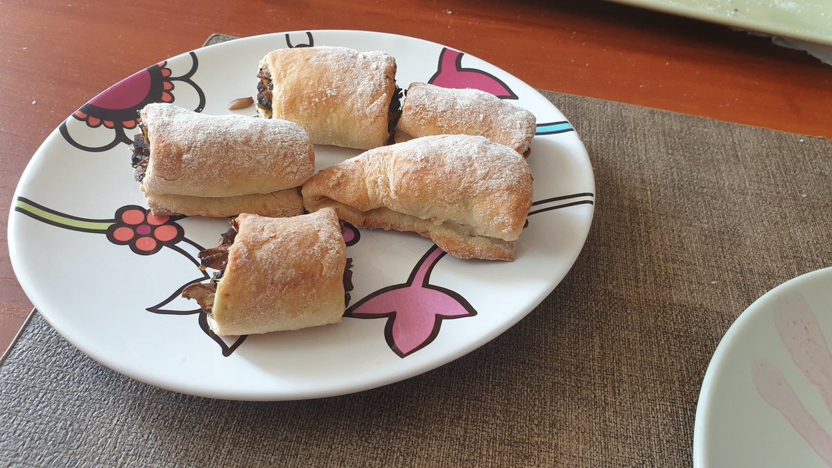 Pogotowie_IT's tweet photo. To mi było potrzebne...
#Barszczyk 🥣 #czerwony z #pasztecikami
Jakie to dobre 😋 https://t.co/UMCxQU9HIS