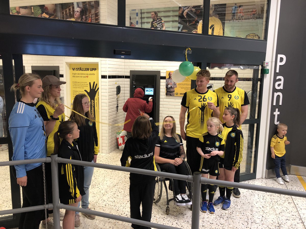 Vi har precis invigt vår nya Pantvägg tillsammans med ICA MAXI Allum, välkomna in och panta. #viställerupp #icamaxiallum #sävehof #gulsvartmagi