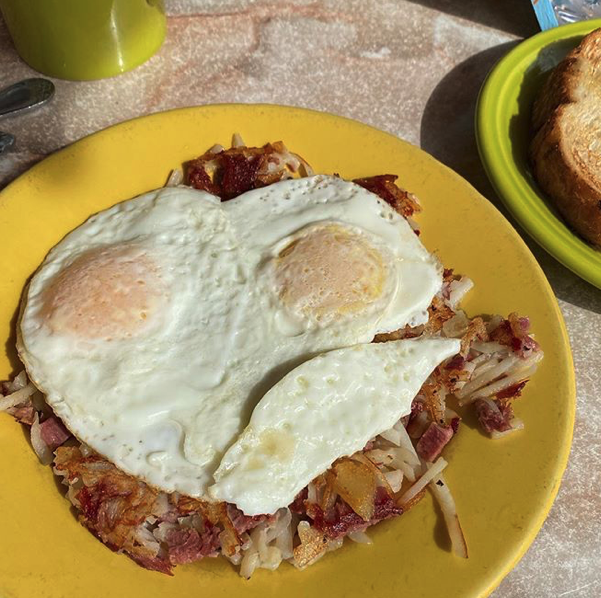 mamacarollas's tweet photo. Good Morning Mama's brunch is calling your name! We're open until 2 pm for patio dining and carryout.
#indybrunch #indyfood #meridiankessler #broadripple https://t.co/njskCBsGJD