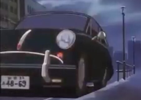 あやと 見て ジンニキの車 どちらもポルシェ356 だけど 再会 の時のがポルシェ356cの1959年製 ハロウィンパーティ の時のが356aの1963年製だと思われる たぶん 台詞では最初のときも356aと言ってるから作画ミス ナンバーも違うから違う車