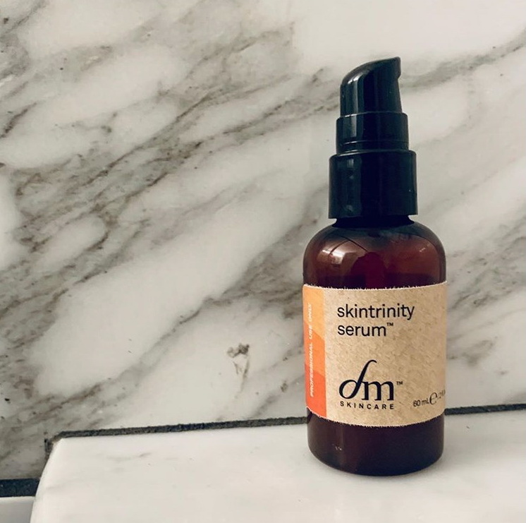 Derma_Med's tweet image. Derma_Med ⚡️FLASH SALE⚡️
25% off @dermamedsolutions skintrinity serum until May 29-use code TRINITYFLASH25

Skintrinity serum is the ultimate powerhouse, anti-aging serum. Triple action hyaluronic acid, EDG &amp;amp; peptide blend stimulate collagen formation and slow the aging process.