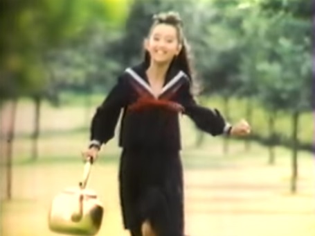 お湯をかける少女 お湯をかける少女