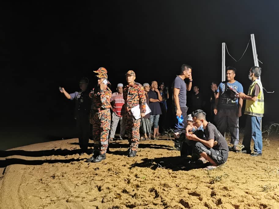 AwaniGanu's tweet photo. Tragedi empat syawal tiga beradik di khuatiri lemas ketika mandi di sungai terengganu di kampung kuala Telemong, hulu terengganu pada rabu @501Awani https://t.co/zofU0BrR6z