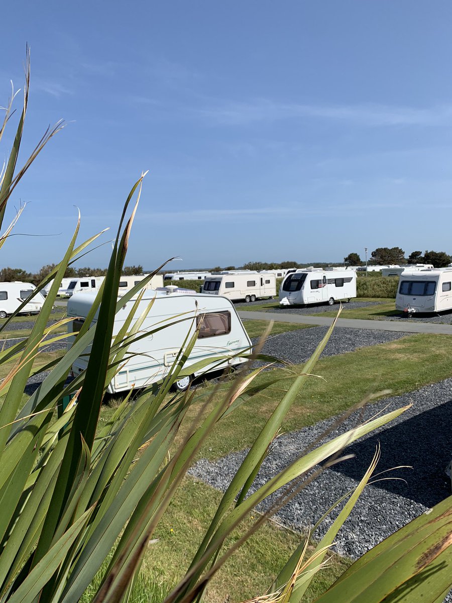 Another gorgeous day at Dinas Dinlle - blue skies and sunshine 💙☀️💙
#dinllecaravanpark #dinasdinlle #touringcaravans #seasonaltouring #caernarfon #visitnorthwaleslater #protecttourismjobs #protectcaravanjobs #postponedontcancel @BHHPA @TourismJobs2 @HywelPlaidCymru