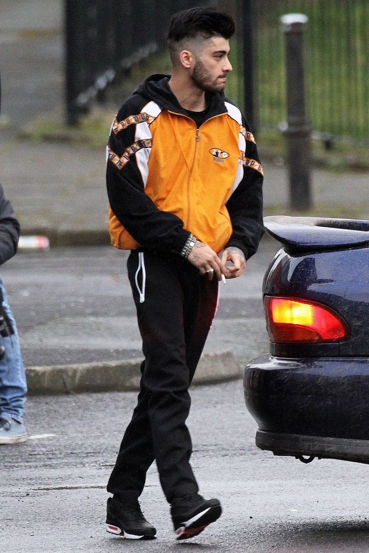 ZAYN walking on the streets yet looking like a model for a photoshootA thread: