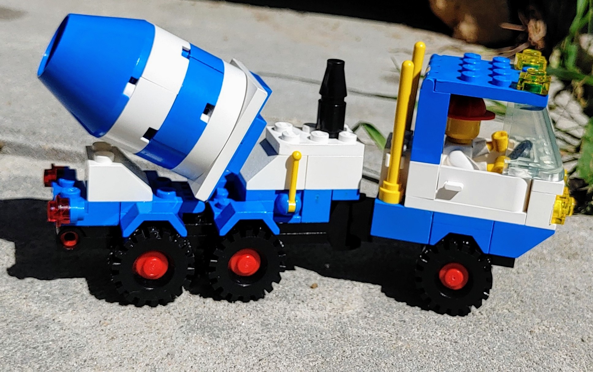 Yeah_nts D on Twitter: "LEGO 6682 Betonmischer 1985 Cement Mixer #LEGO #Blue #white #outside #truck #Mixer #Cement https://t.co/YQrVWCcAi8" / Twitter