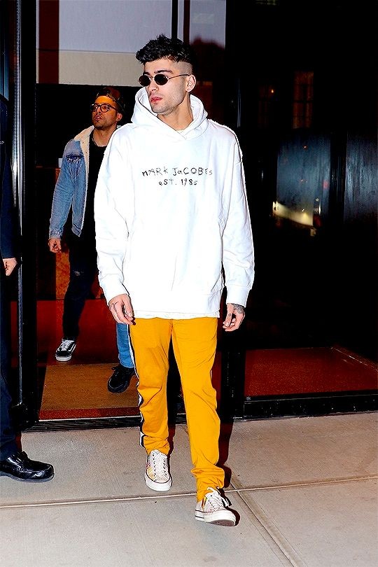 ZAYN walking on the streets yet looking like a model for a photoshootA thread: