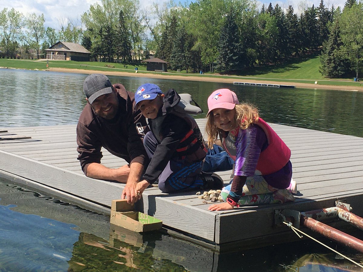 LenstraCarolyn's tweet photo. Nothing like a Kinder “build a boat” project to get the family creative juices flowing ;) To our surprise and excitement it held 88 rocks! @curiouskinders https://t.co/U4z7o9jmfh