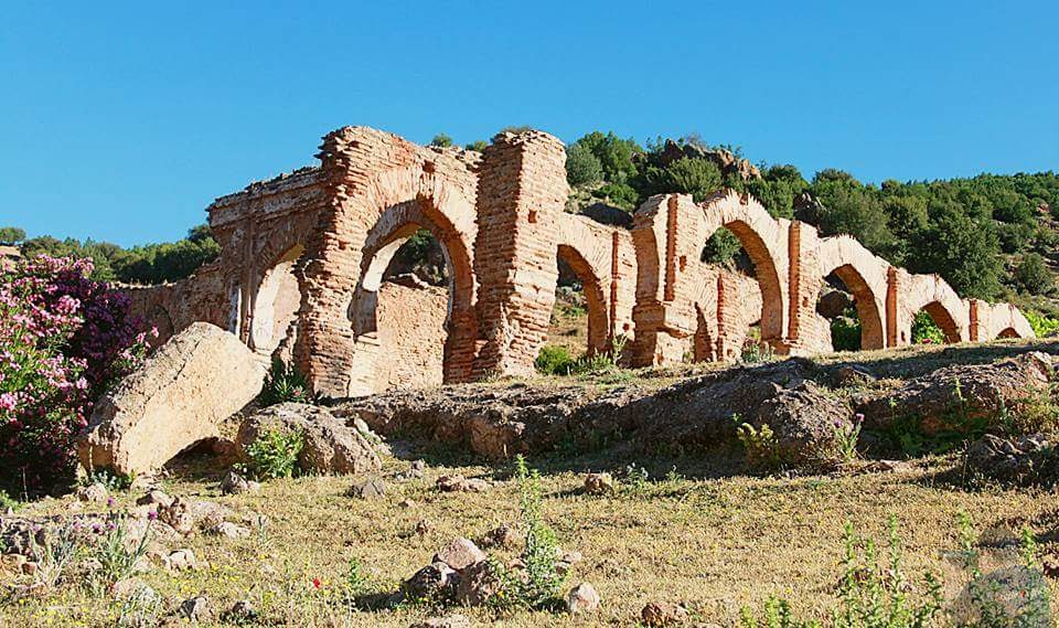 بقايا مسجد الزواية الدلاءية التاريخية بزاوية   أيت إسحاق خنيفرة