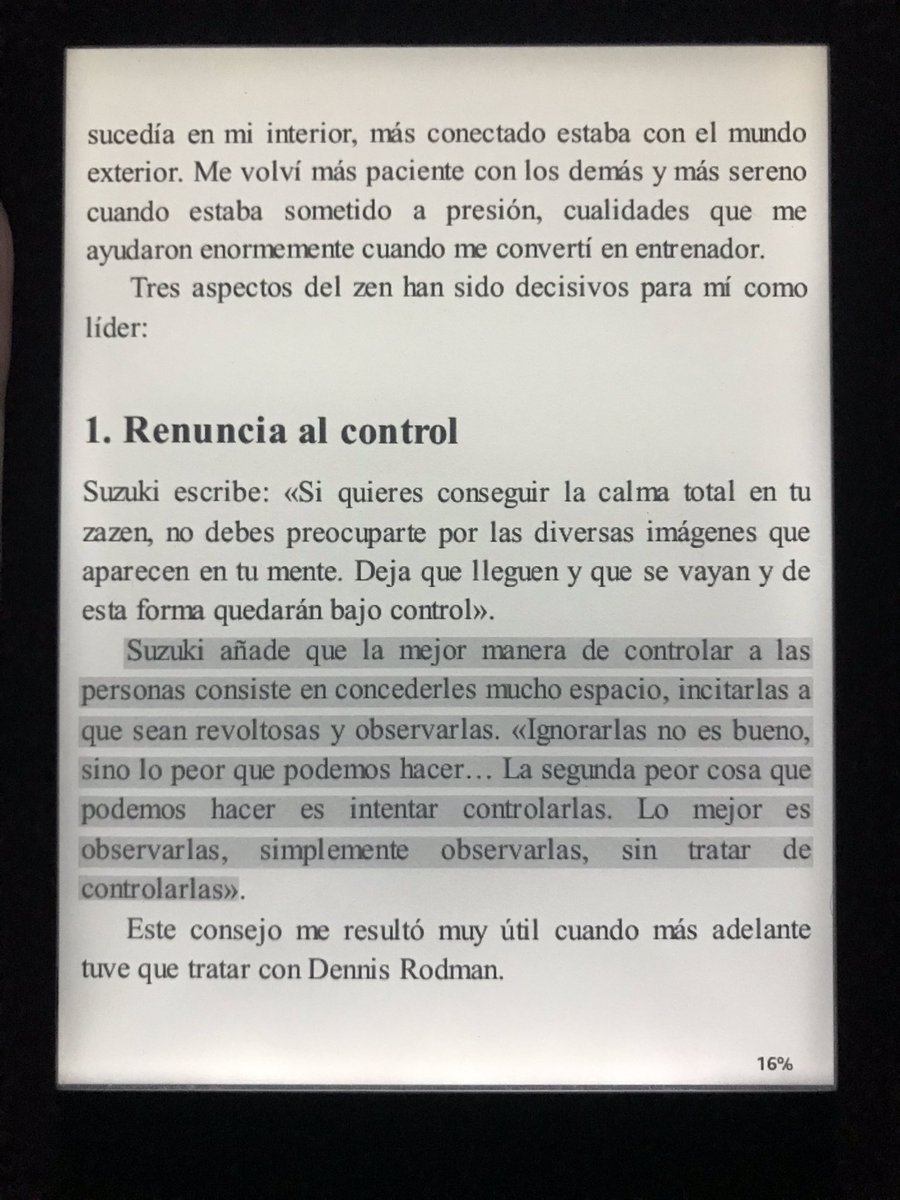 defutbolok's tweet photo. No tener todo bajo control a veces es la mejor manera de tener el control. El dinamismo del juego dentro y fuera de la cancha. 

Phil Jackson, entrenador de los Bulls de MJ, en su libro “11 anillos”. https://t.co/HiRNBIQWfW
