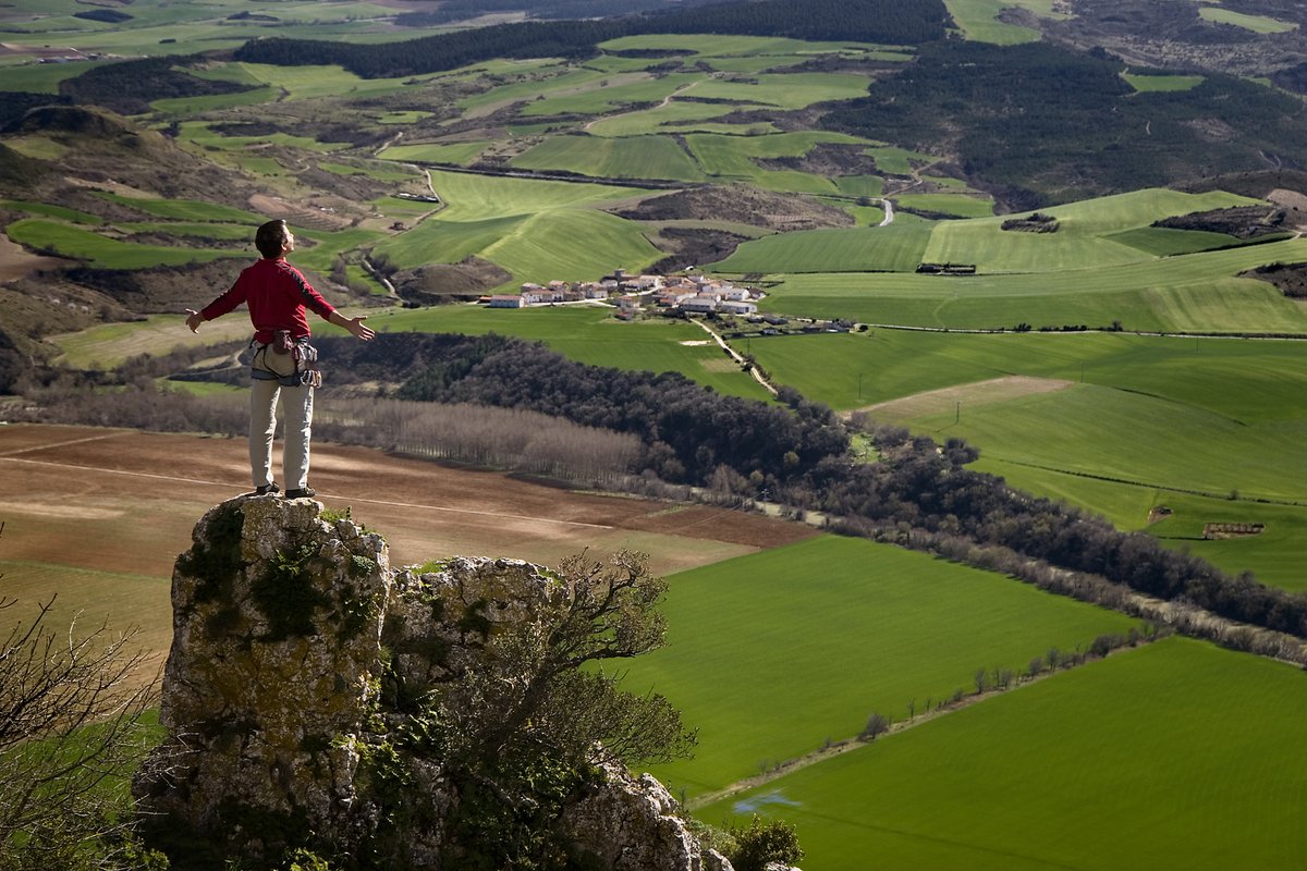 🧗🏻‍♀️ Si escalas, lo sabrás. Este lugar es distinto. Cierra los ojos, llena tus pulmones y celebra que lo has conseguido. ¿Lo sientes?

El mirador de #Etxauri... sobran las palabras. Las personas aficionadas a la #escalada tienen aquí su paraíso 🥰⛰️

📍 turismo.navarra.es