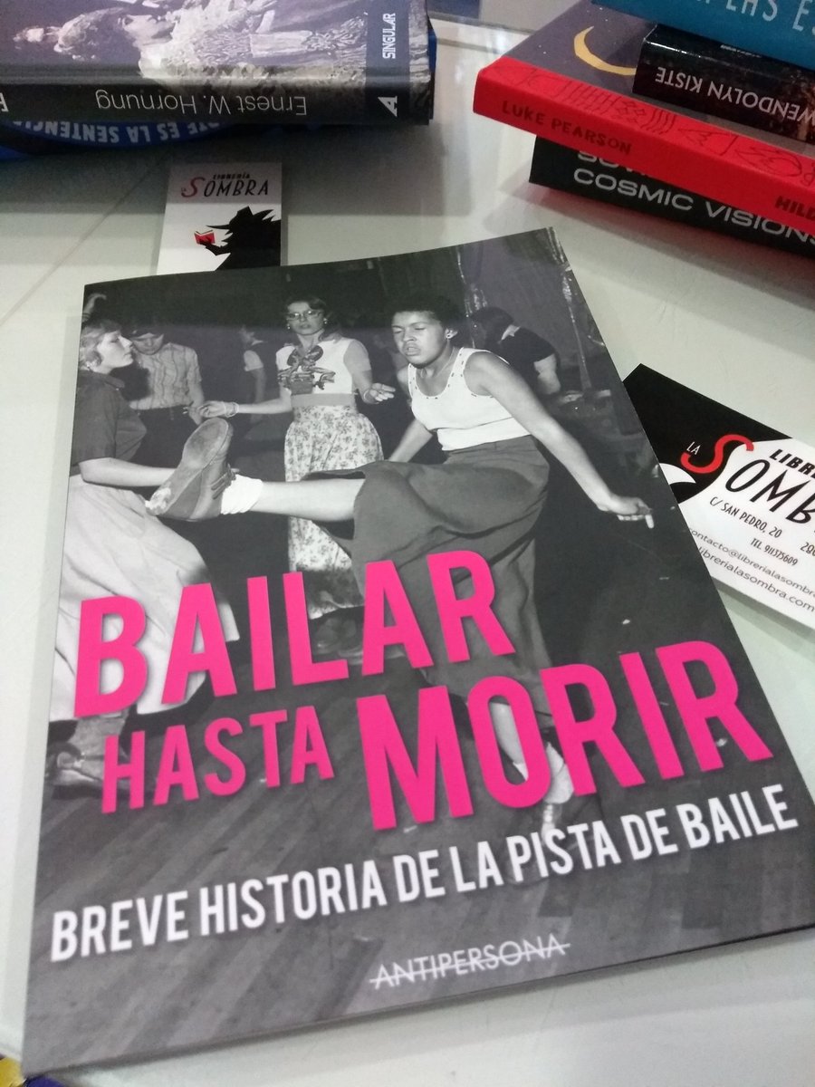 LaSombraLibros's tweet image. Casi como un complemento y extensión de lo que se puede leer en el fanzine Dolly Records, este &quot;Bailar hasta morir&quot; de @anti_persona nos habla de mucho más que muertes en la pista de baile. #NovedadesLibrescas #Reconectemos #ResistenciaLibresca