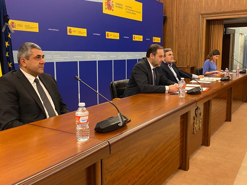 abalosmeco's tweet photo. Reunido con el sector turístico para impulsar una campaña veraniega en plenas condiciones de seguridad. 

Seguimos trabajando para que el turismo vuelva en verano a nuestro país. #EsteVirusLoParamosUnidos https://t.co/eNu0vV5Qas