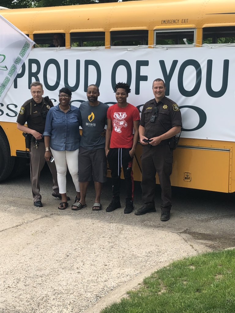 BerrienSports's tweet photo. Congrats Solomon Henderson 2020 Shamrock grad. And thanks Berrien County Sherriff Officer Nannfeldt and officer Campbell https://t.co/HVZg08CfKD