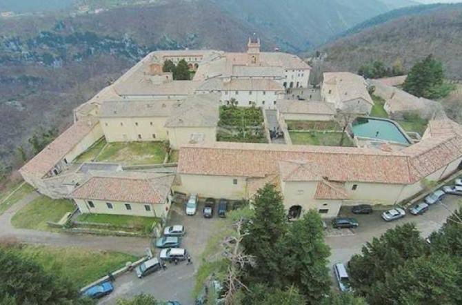 NFratoianni's tweet photo. La fondazione Dhi non aveva e non ha i requisiti per gestire inestimabile bene artistico e architettonico di #Trisulti e, inoltre, è intollerabile che la Dhi non abbia desistito dal progetto di realizzare, all'interno della Certosa, una sorta di accademia del sovranismo
#BannOFF https://t.co/rUgQCHD9WZ