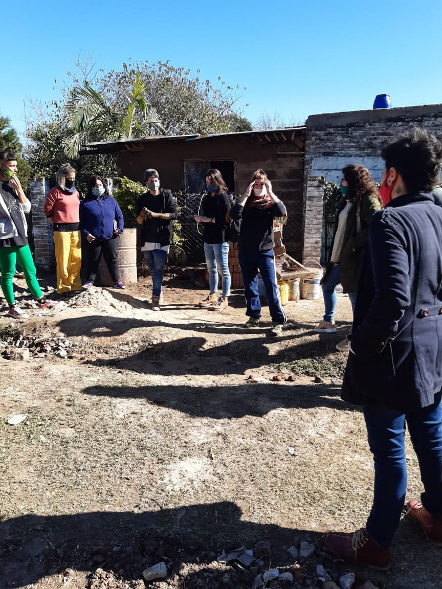 obras_desantafe's tweet photo. #Vivienda 
#SantaFe 

Emprendimientos sustentables ♻️ 

El secretario de Hábitat @ZorzonTITI junto a la subsecretaria Florencia Marinaro, y la Directora Prov. Nerea Tacari, de @GeneroSantaFe se interiorizaron sobre un proyecto realizado por mujeres en barrio San Agustín https://t.co/q3SWbnWZAY