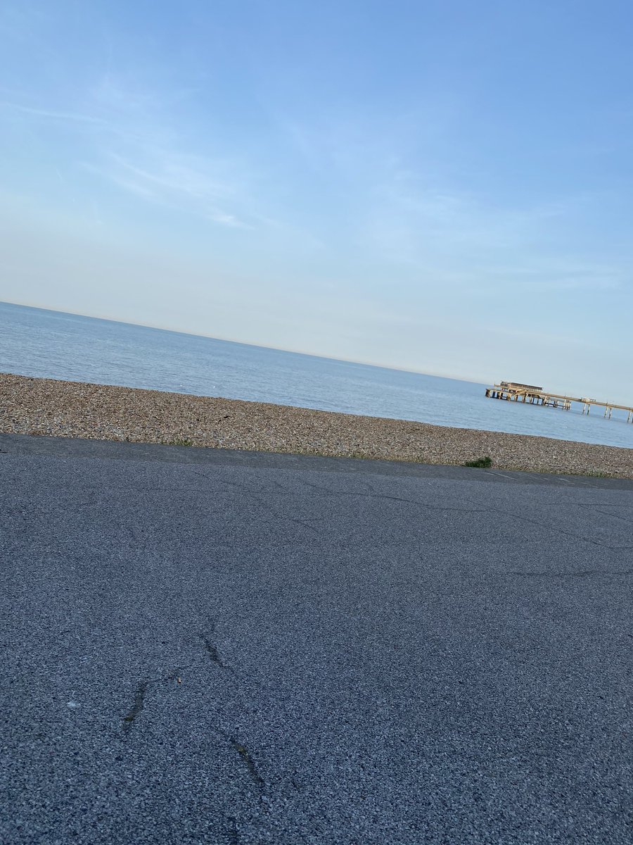 wayne_mulrooney's tweet photo. Love where I live. On a day like this by the sea! #whereilive #deal #kent #seaside #missingonething #someonetolove #strollsalongthebeach #whatiwishfor https://t.co/5EfQEYTIdQ