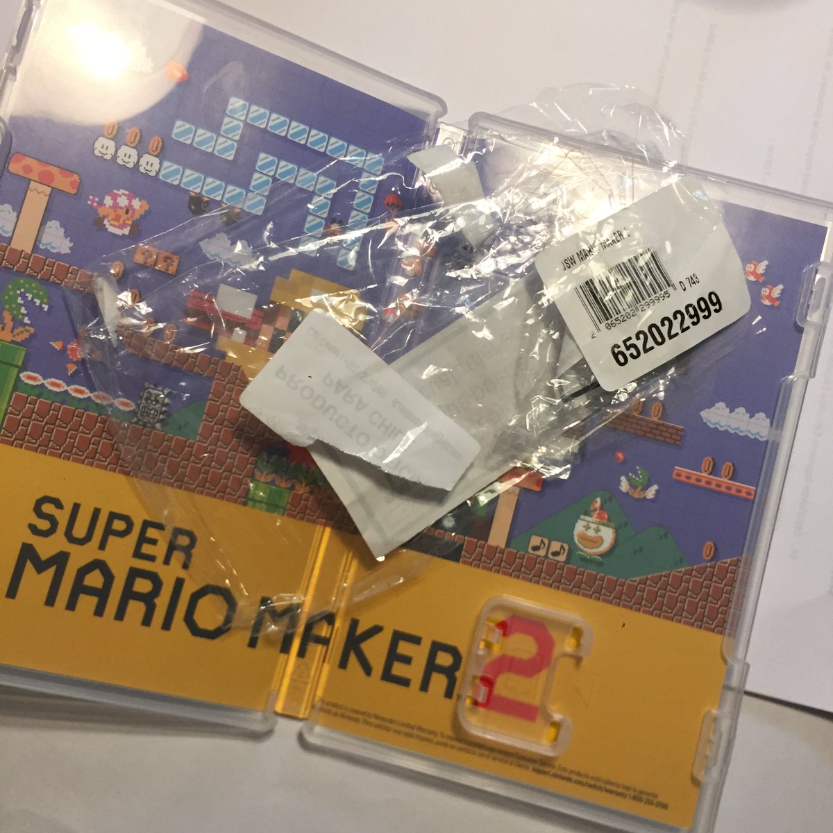 Compramos un juego en <a href="/tiendas_paris/">Tiendas Paris</a> y venía vacío (alguien se lo robó) y nos nos contestan en servicio al cliente!!! Necesitamos que nos respondan y nos den una solución ahora!