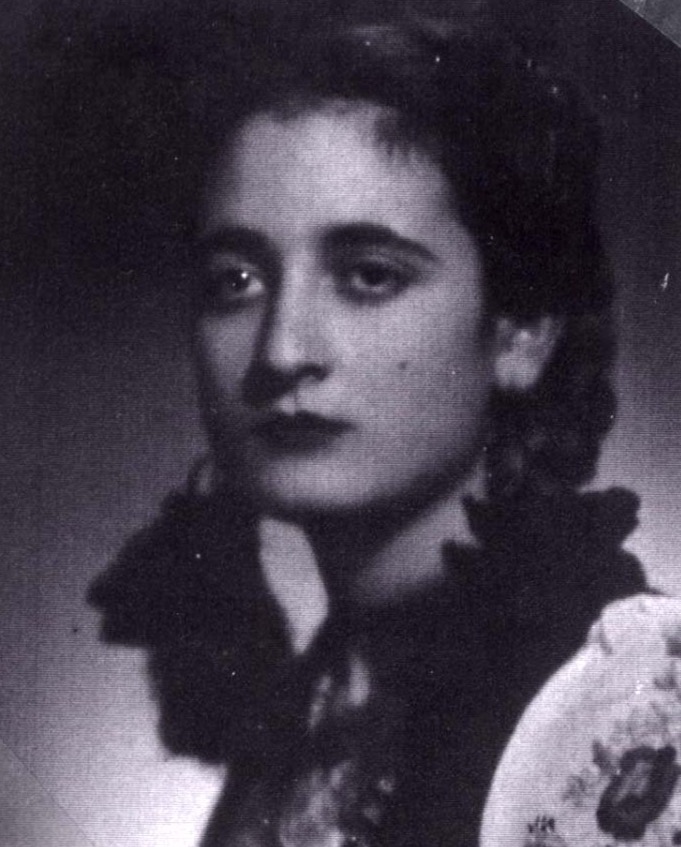 27 May 1927 | Greek Jewish girl Dolly Florentin was born in Thessaloniki.

In 1943 she was deported to #Auschwitz. She did not survive.