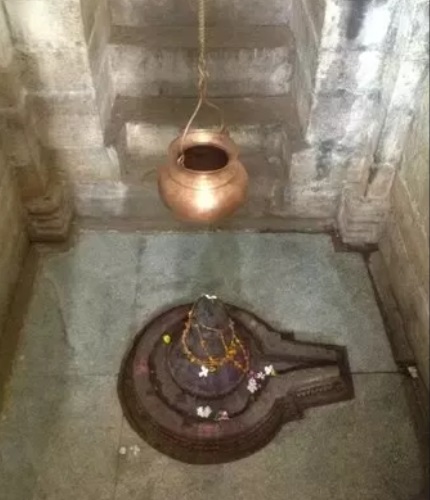 19/n Lingam is High Energy Consecrated=> High Molecular Motion=>Friction/Heat/Radiation-Like Grease- Milk&Honey Stick on Lingam & get Absorbed-Dripping Water On Top keeps it Wet/Cool All Day-Prevents Cracking/Deforming Stone/Metal Lingam -Wet Lingam Also Radiate Energy better