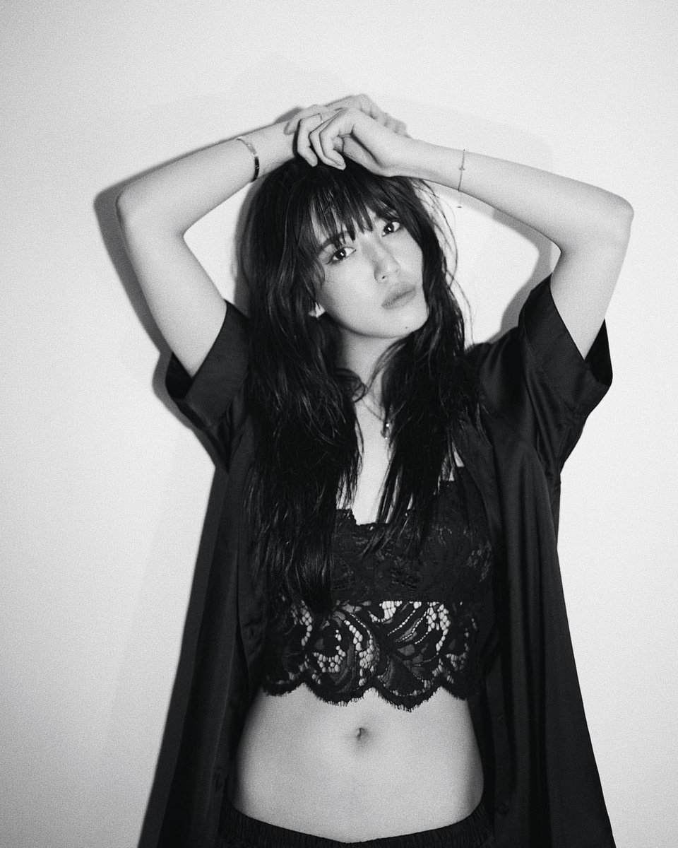 藤井夏恋さん掲載ページセット#2531 Yahoo!オークション - 藤井夏恋 写真集 KAREN E-girls Happiness 美乳