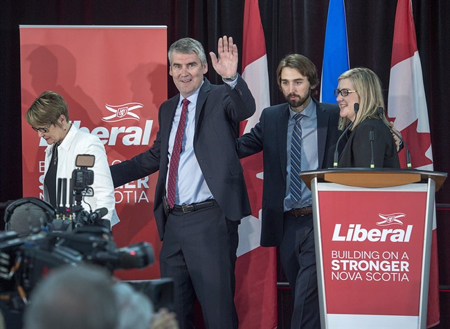 ElectsWorld's tweet photo. 🇨🇦#Canada, #NovaScotia preferred Premier poll :
⏫#McNeil-#Liberals (inc) : 44 % (+13)
🔽#Houston-#PC : 15 % (-2)
🔽#Burrill-#NDP : 13 % (-2)
⏬#Trappenberg-#GP : 6 % (-3)
#NarrativeResearch, 25/05/20 https://t.co/PlIi5DYL1a