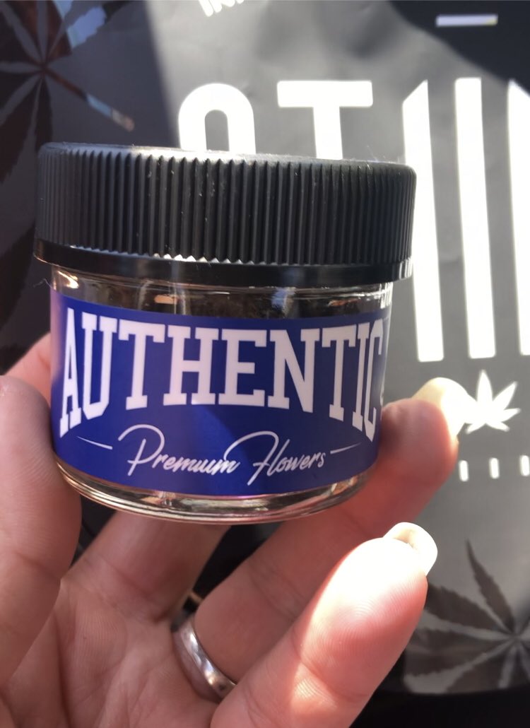 Dabbitha_'s tweet photo. Good morning. Hereβs a lil authentic #wifiOG from β¦@stiiizyβ© #IAmGDC #CannabisCommunity #hightimes #BuenosDias #GoodMorning #NOstress β¦@TheEllenShowβ© #DTLA #WeedLife #weedstagram #Fresh https://t.co/nbYvcyBqq8
