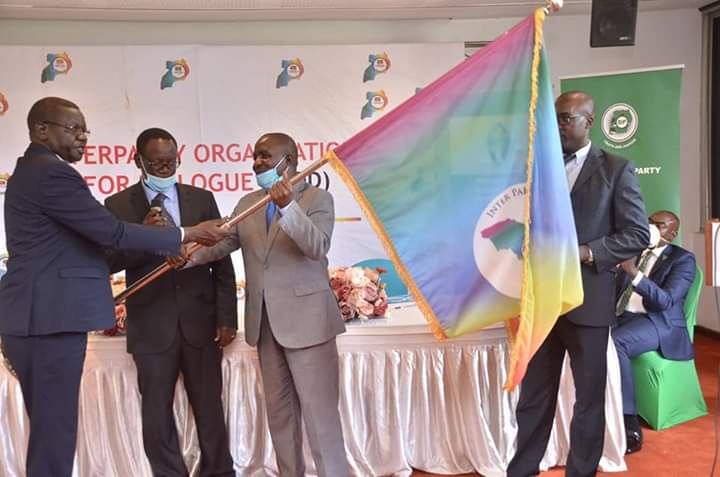 JeemaYouth's tweet photo. Eng. Hon. @PatrickAmuriat  @FDCOfficial1 Party President &amp; outgoing @IPODSummit Chair officially hands over leadership to @JEEMA party President Hon. @BasalirwaAsumanwho will host &amp; chair the upcoming #IPODSummit.
#IPODHandover https://t.co/bkNxo0Z42P