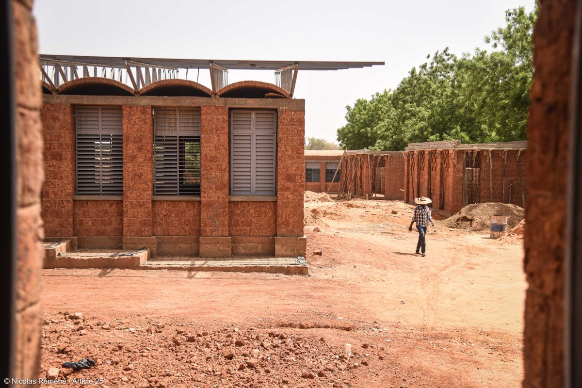 Article25's tweet photo. New images from #Niger! 🇳🇪
@NicolasRemene visited Collège Hampaté Bâ in #Niamey, where we've designed new classrooms to enable access to education for up to 1200 kids. This week we'll share some of his beautiful shots of the works!
#makedesignmatter #architecture #laterite https://t.co/pAwWjnRyZK