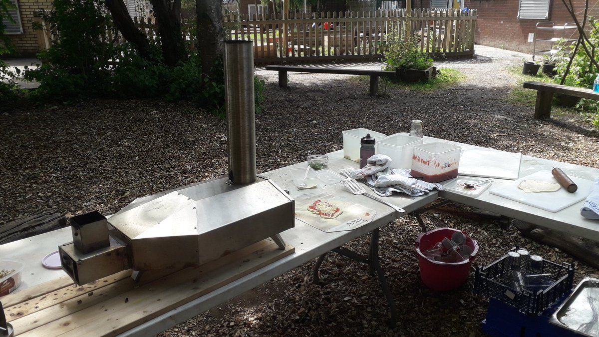 ChefWhitehall's tweet photo. Loved cooking #pizza with the kids in school today.
Helping them know what a pizza is made of and the science of fire.
Thank you @KoleMorgan for your gardeing delights, including oregano from the kitchen garden. https://t.co/ThlCo1uWsl