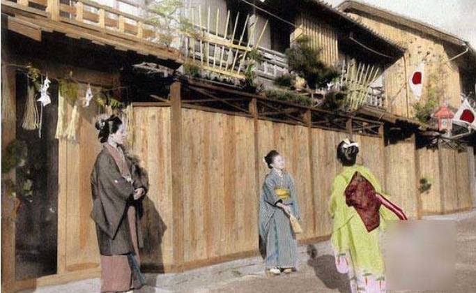 小柄で英語で話しかけると逃げることからvrの世界で日本人は と呼ばれているらしい 海外の飲食業界や観光地でも 言い得て妙だな Togetter