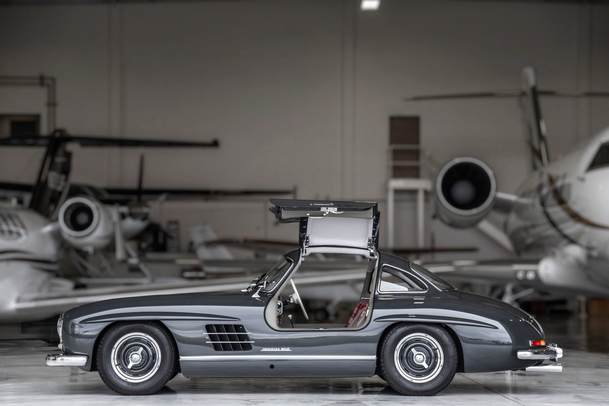 HYPEBEAST's tweet photo. This near-perfect 1956 Mercedes-Benz 300SL Gullwing is set to fetch millions at auction.
Photo: Bring A Trailer https://t.co/fnuviy12qB