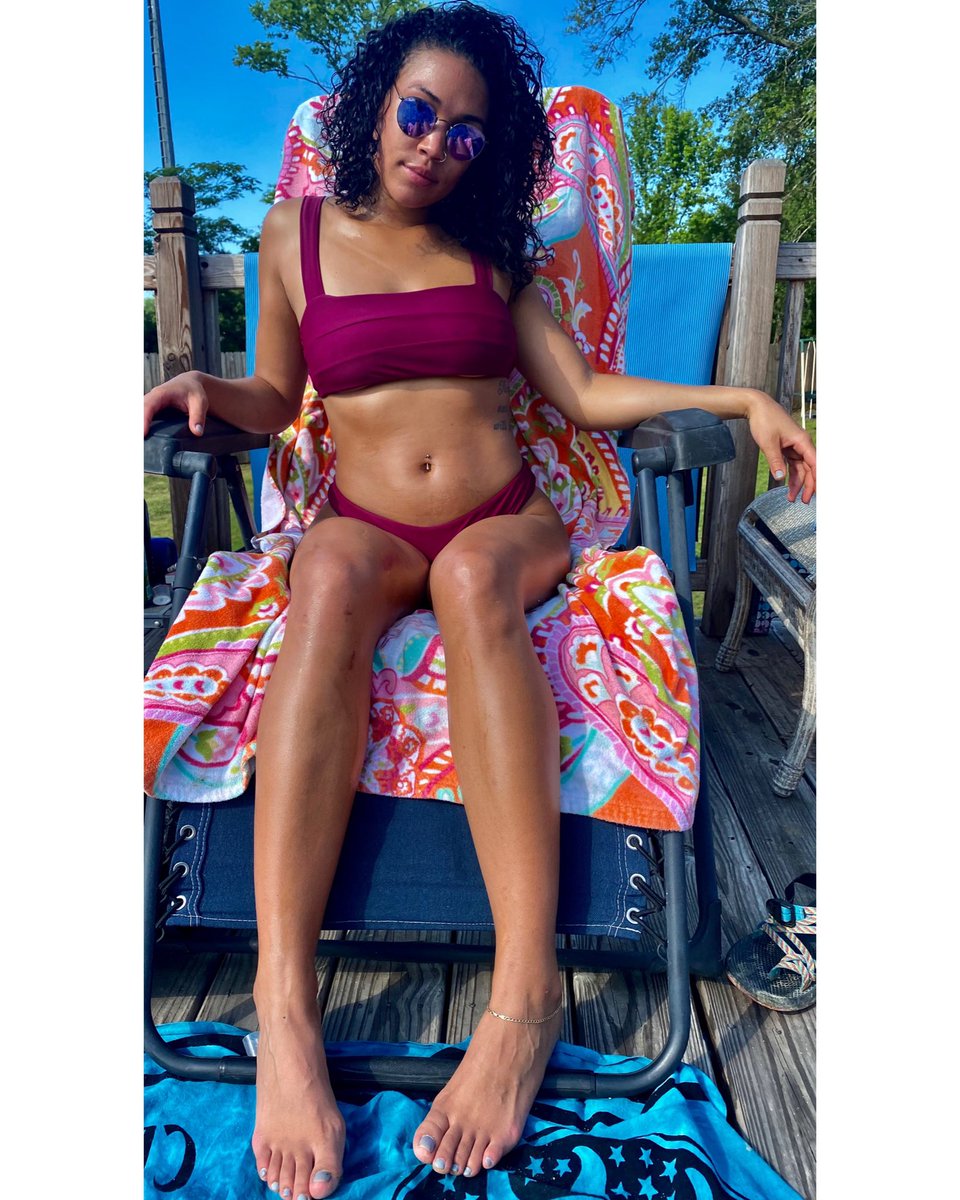 ___mcamp's tweet photo. Need summer, this rain is not it #vibes #slimthick #tanlines #tan #summer2020 https://t.co/CnNbZZ2TvX