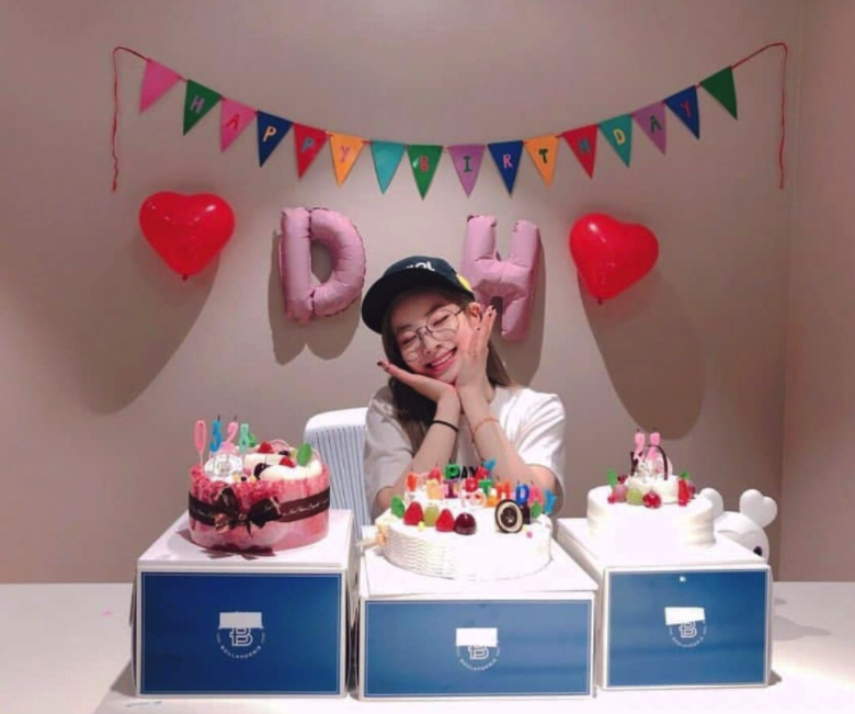 misayeon's tweet photo. Happy birthday to this adorable sunshine 🥰 Thank you for always making us smile, for writing sweet messages to us, for being our little vitamin and shining light 🎂♥️ @JYPETWICE

#HappyDahyunDay 
#OurShiningLightDahyun
#봄처럼_따스한_우리둡 https://t.co/7PMqsDQnAV