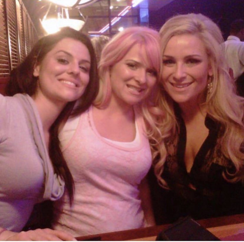 georgiasmith87's tweet photo. Happy Birthday to my cousin @NatbyNature 💕🎂♊️🐈🐾 We love you! Nattie is the best! Nattie’s number one! ☝🏼 https://t.co/ICFIxIqSmS