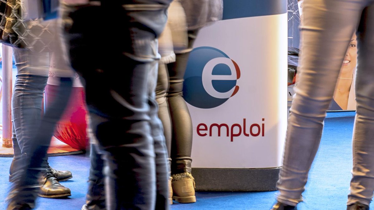 franceinfo's tweet photo. Employeur, salarié... On vous explique les nouvelles règles du chômage partiel à partir du 1er juin

https://t.co/xsbcJDpTrG https://t.co/hOOfK99hF0