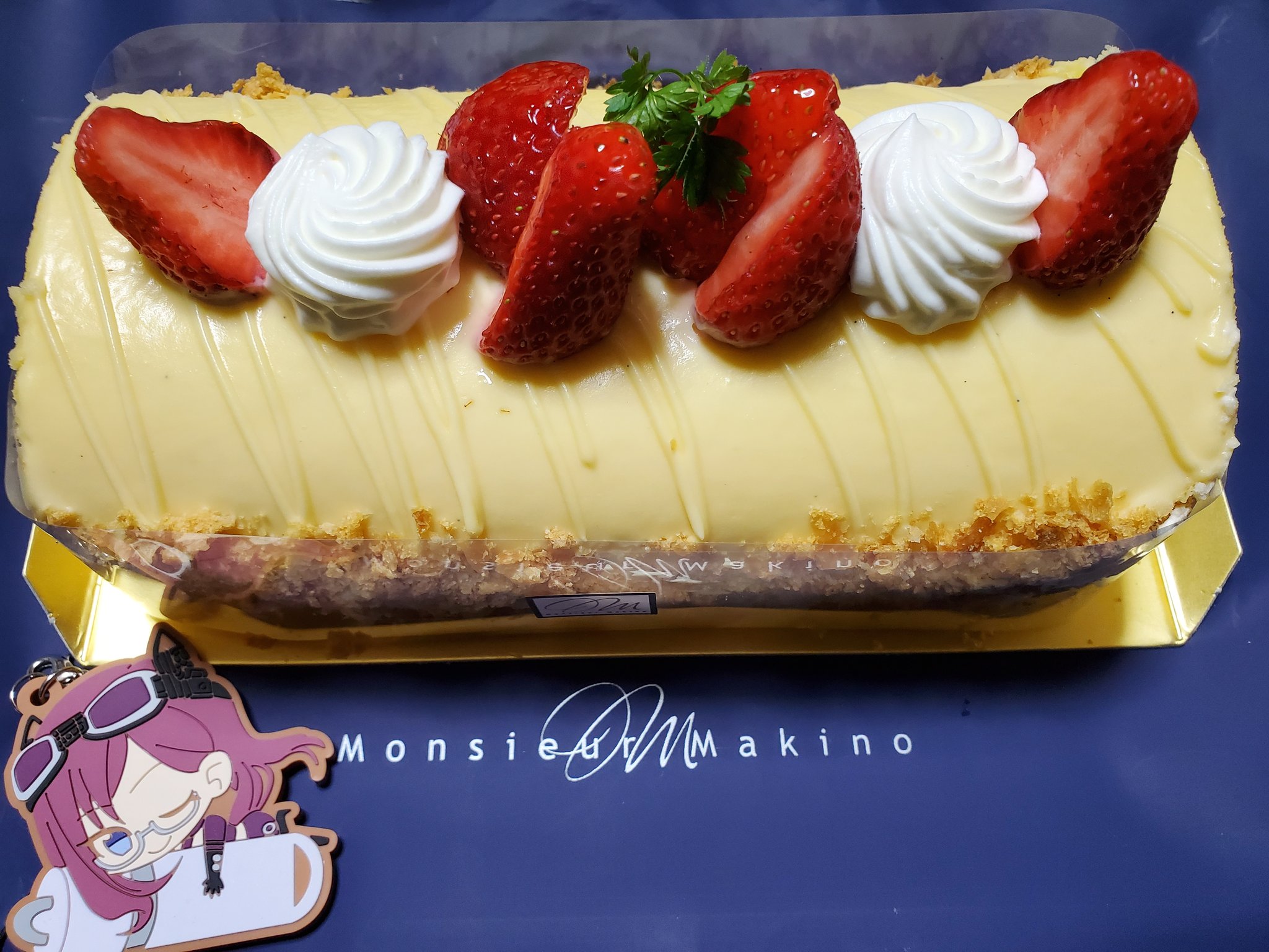 くず城 大阪府豊中市にあるケーキ屋 ムッシュマキノ の名物ロールケーキ その名も マキノスペシャル で 総選挙頑張った八神 マキノちゃんとともにお疲れ様パーティーです 来年は必ず このマキノスペシャルを八神マキノボイス実装祝いのケーキにして