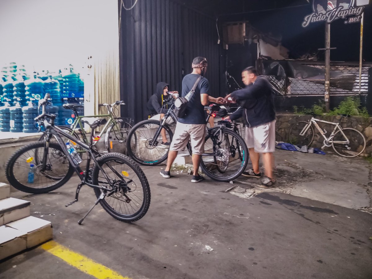 Agustinus_HA's tweet photo. FPD Night Gobar. Shoot with @asusid maxprom2 @PolygonBikes
#xtrada8 #asusid #asusphone #asusmaxprom2 #ikkdpondokaren #forumpemudadeplu #polygonbike #polygonindonesia #polygonxtradaowner #rodalinkindonesia #rodalinkserpong #rodalinkbintaro #lightroommobile #hptografi https://t.co/bcfuK5nEm3
