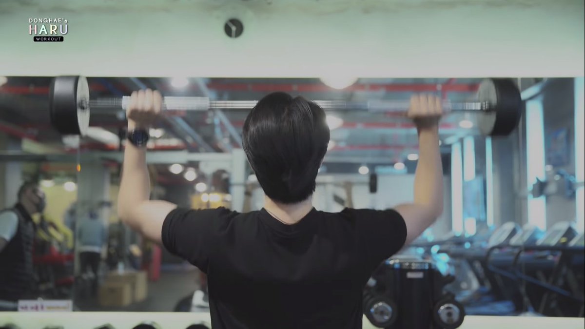 park chanyeol            🤜🤛         lee donghae

just flexing their strong and muscular biceps 💪