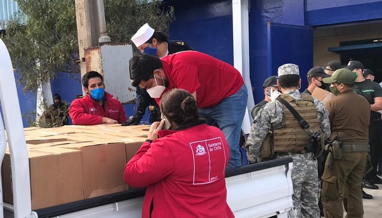 [AHORA 📡 en #Tocopilla] Estamos apoyando al <a href="/GobiernodeChile/">Gobierno de Chile</a> y al SEREMI <a href="/AracenaErazo/">Aldo Erazo Aracena</a> con el transporte y reparto de cajas con mercadería para las familias vulnerables de la comuna. 
¡Trabajando juntos por nuestras vecinas y vecinos!