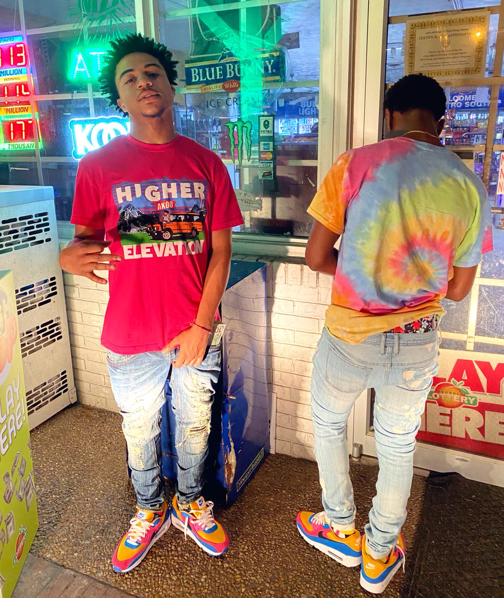 iam4Lz's tweet photo. they was sleeping on me like they swallowed sum bars ❌😵 https://t.co/BWDiau2R7O