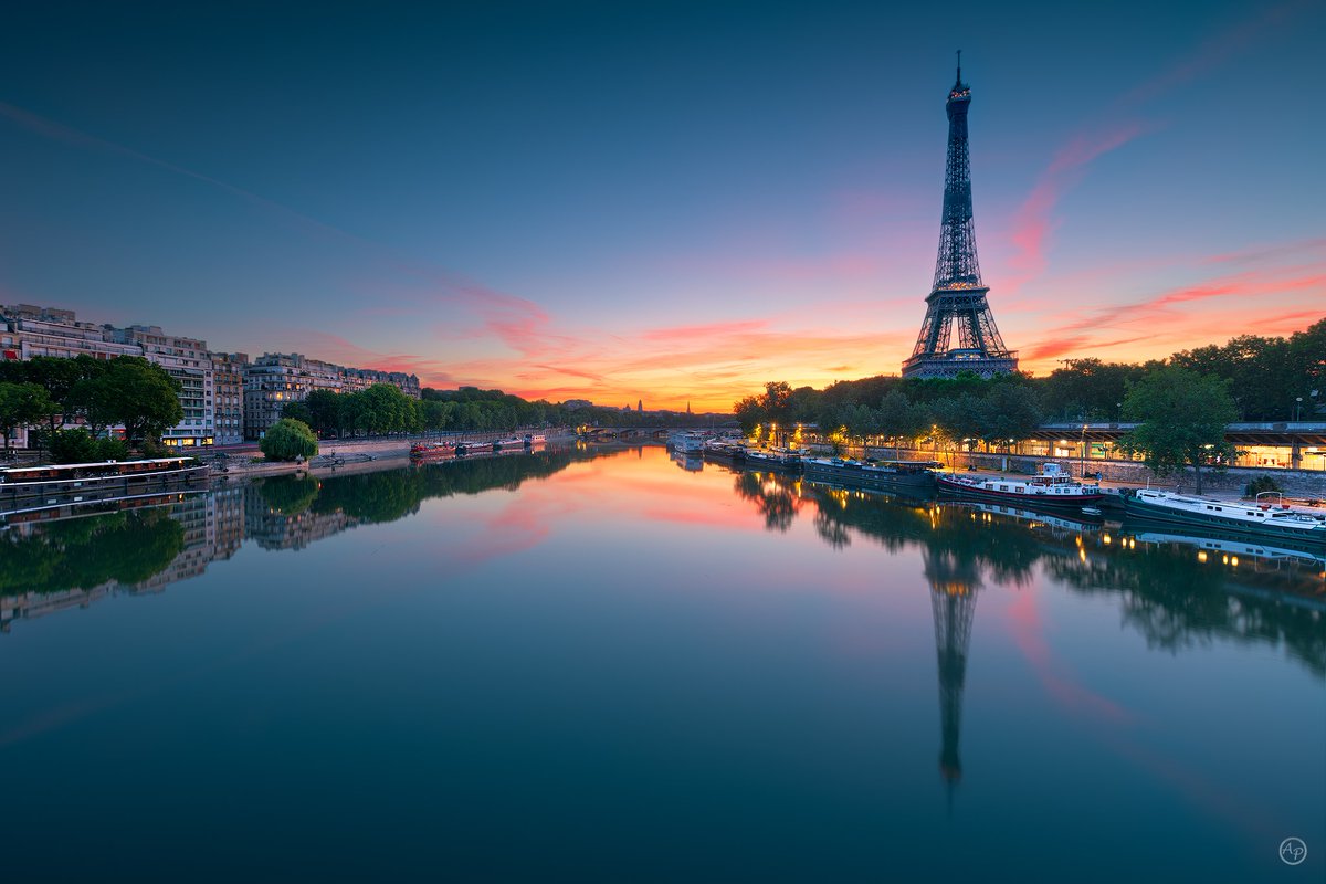 🇫🇷 #MercrediCitation | “Chaque matin est une naissance qu'il faut découvrir et aimer.' 💬 Roger Fournier 🇬🇧 #WednesdayQuote | 'Every morning is a birth that must be discovered and loved.' 💬 Roger Fournier 📸 instagram.com/aperibephotogr… #tourEiffel #EiffelTower