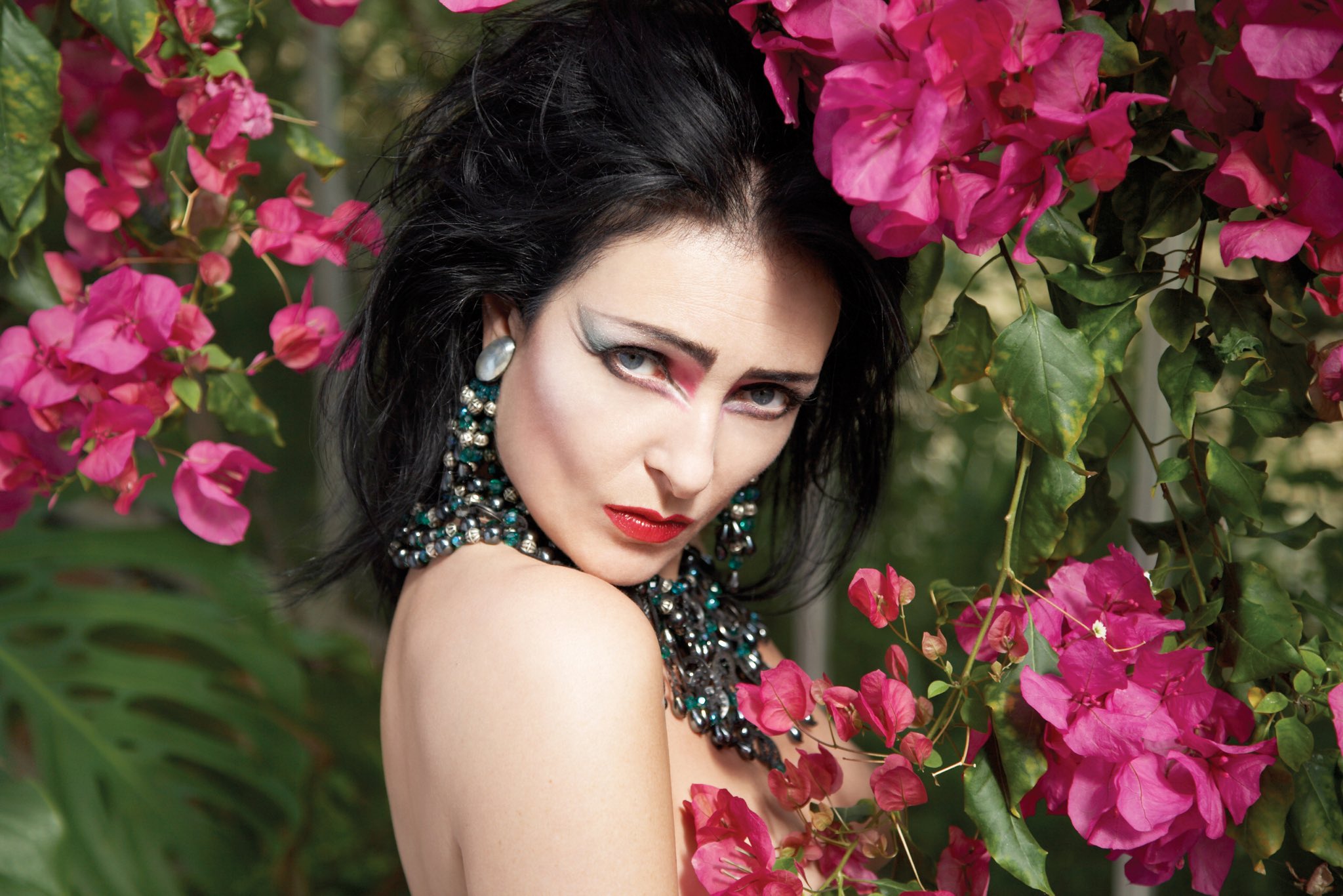 Happy birthday Siouxsie Sioux, apple of my once 14 yr old eye..  