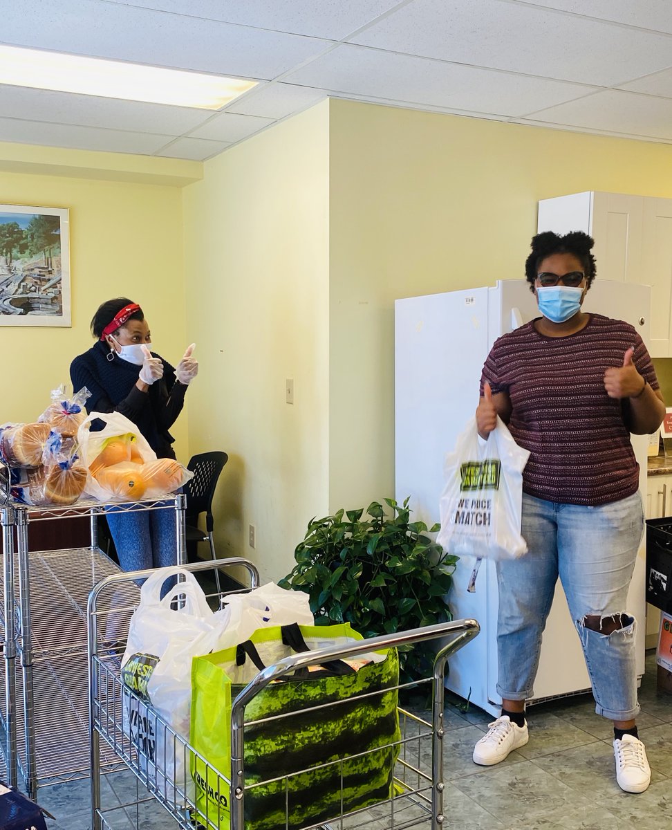 elspethheyworth's tweet photo. Thank you to Folusho Oguntoyinbo who was an International Student from Seneca college for donating groceries and fresh fruits to women and families of ehcw. #communitygivingback https://t.co/Uj7Cxauhf2