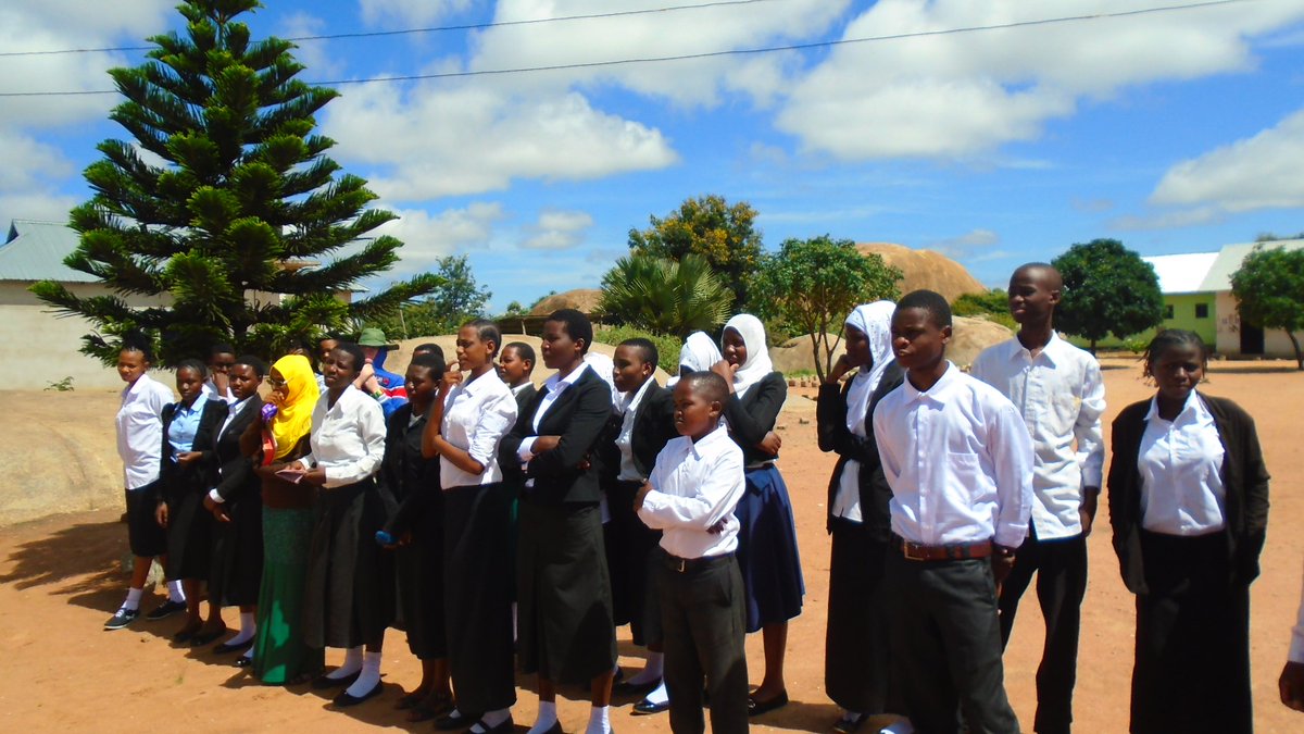mwibidi's tweet photo. PAKUA APPLICATION YA "JISOMEE MASOMO HAPA" ILI KUPATA MASOMO MBALI MBALI YA CHUONI. KUPITIA LINK HII====> https://t.co/g2giVJXlgW https://t.co/T5kmdzQMhS