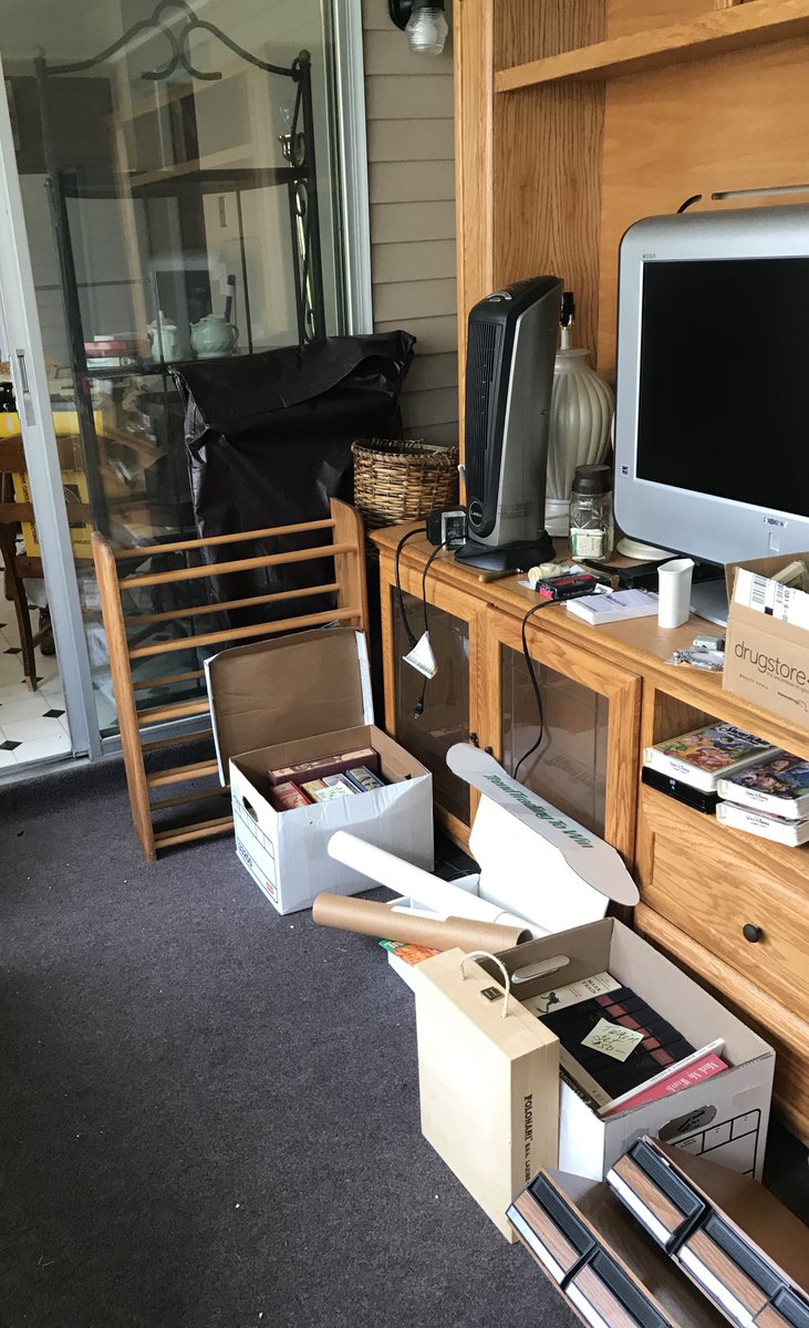 MoneyntheGarage's tweet photo. Despite the #Corona, there’s still a #yardsale or two to be had! Attended this sale a few days ago with good results. Some blog worthy #garagesale finds to come later. #WednesdayMotivation #fliplife #ebayflips #trashtocash #thrifting #buylowsellhigh #makingmoney https://t.co/mTTCMg75Fb