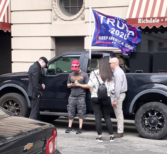 12/ Here's Hourani meeting with other 5/4 Reopen organizers prior to the start of the event.The man in the black hat is Brandon Sullivan, who threatened Black Lives Matter protesters in DC last year.  https://twitter.com/AntiFashGordon/status/1151143717597847552