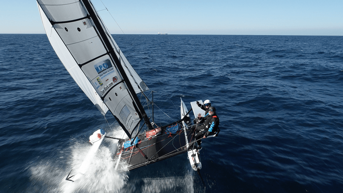 📣 Nouveau temps de référence établi par <a href="/YBourgnon/">Yvan Bourgnon</a> &amp; <a href="/Mathis_Bourgnon/">Mathis Bourgnon</a> sur la #TartineCup (20nm), 1 des 4 parcours #LesGriffesDuLion 🦁

⏱1h02min30s
🚀 18,86 nds de moyenne 👏

A LIRE 👉 bit.ly/Tartine_Cup_Te…